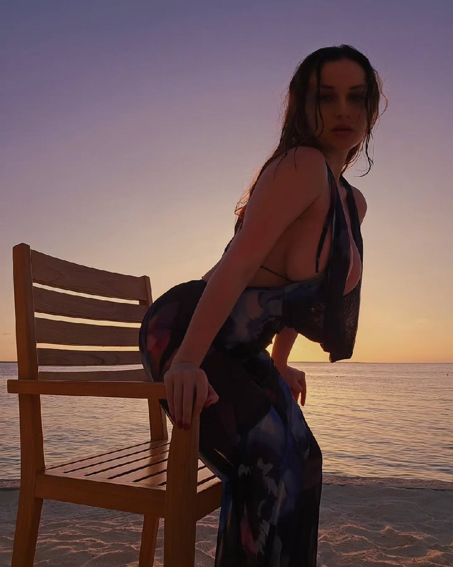 Sexy girl Miranda Faith nude in Luanda