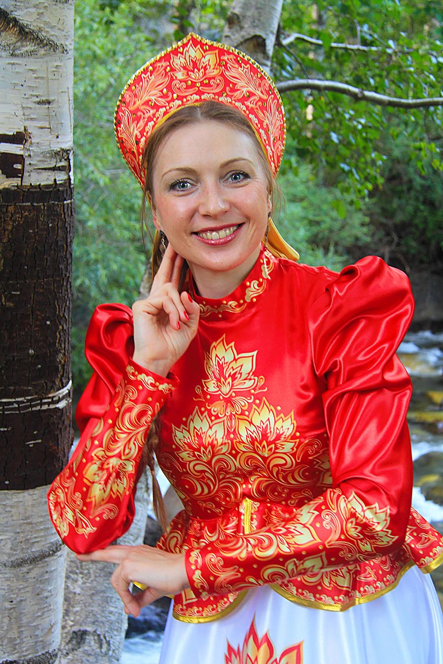 Women in Slavic costumes in Luanda