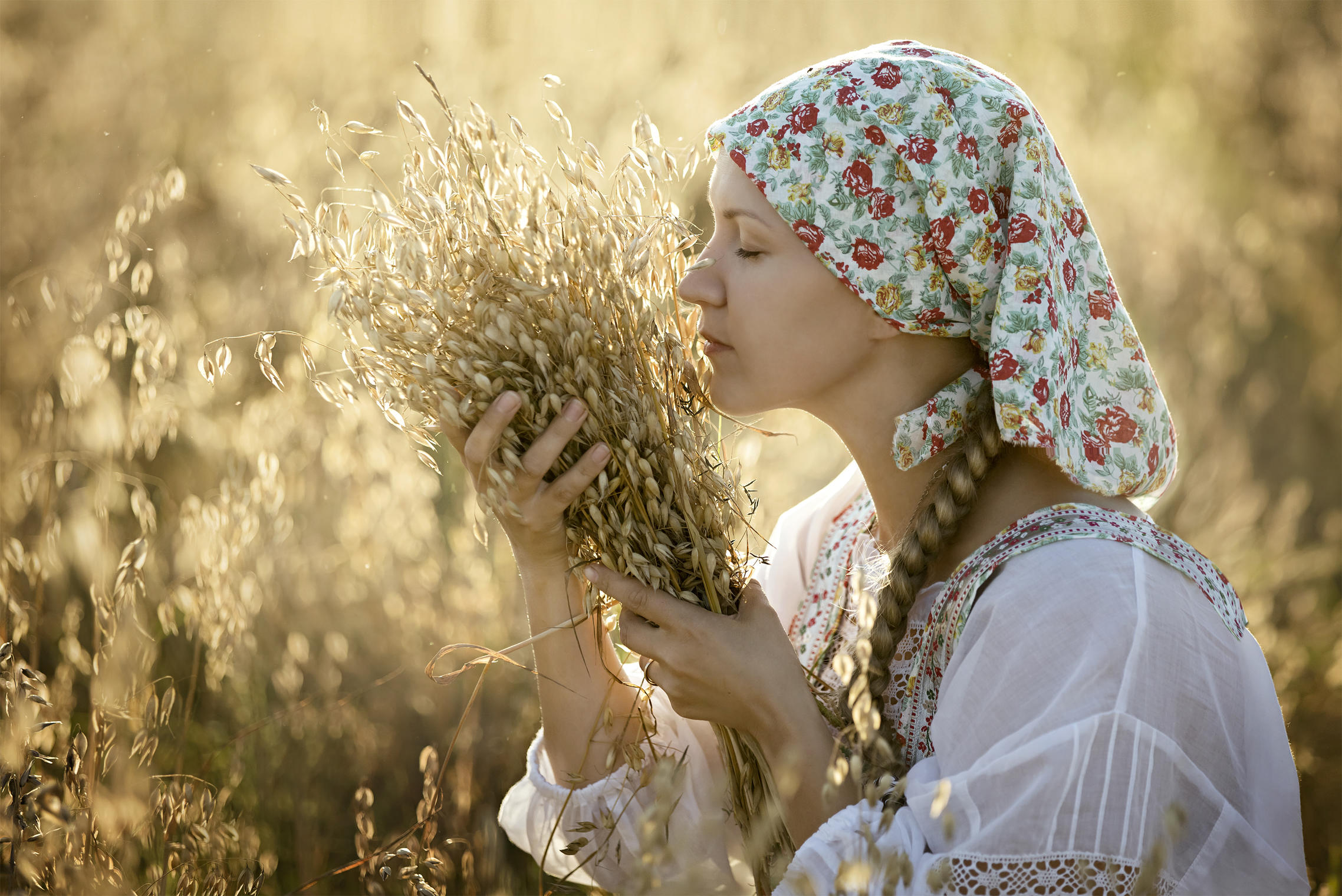 Photo Women in Slavic costumes in Luanda