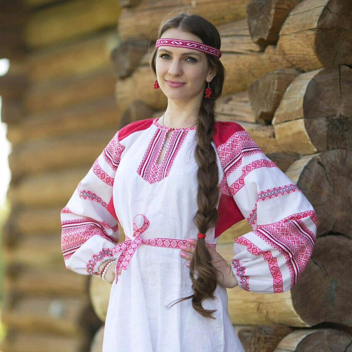 Girls in Slavic costumes in Luanda