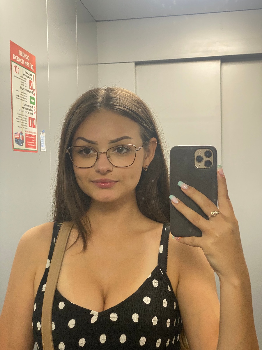 Sexy model Stacy in Luanda